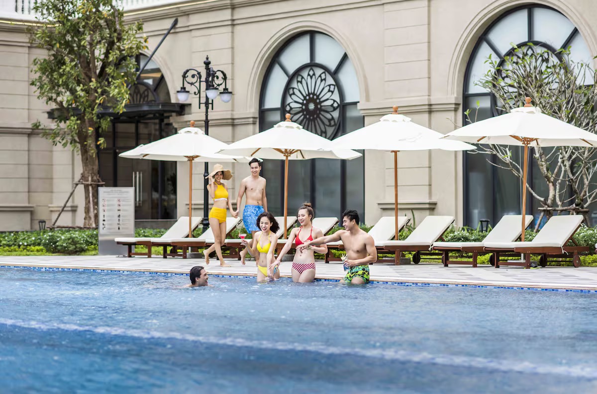 Combo VinHoliday Fiesta - Gói Cơ Bản [ Ăn sáng + Vinwonders VÀ Safari ]